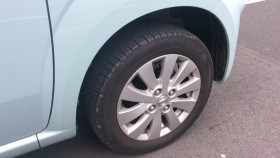 タイヤホイール前