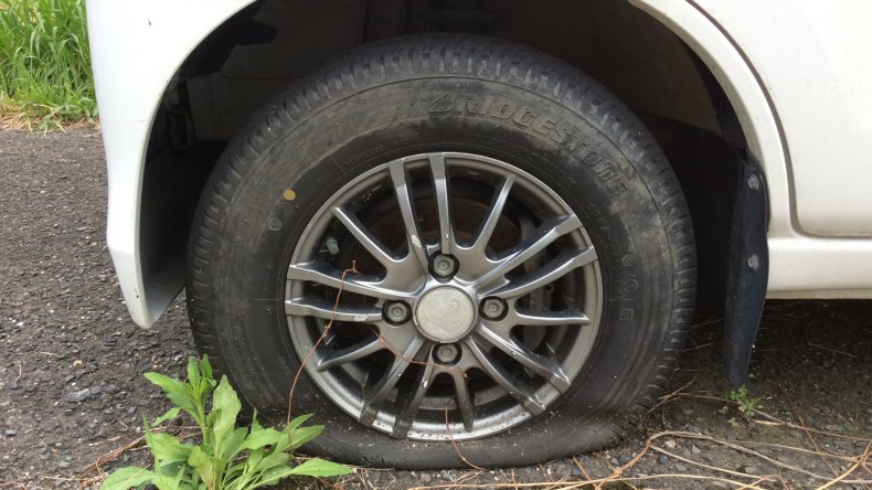 タイヤホイール前