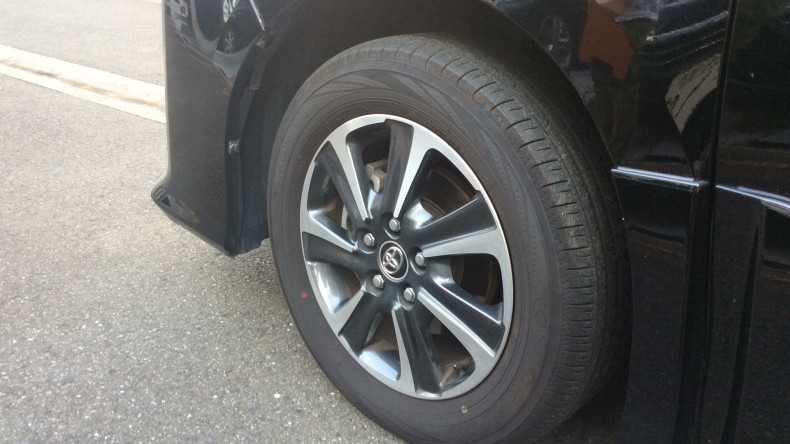 タイヤホイール前