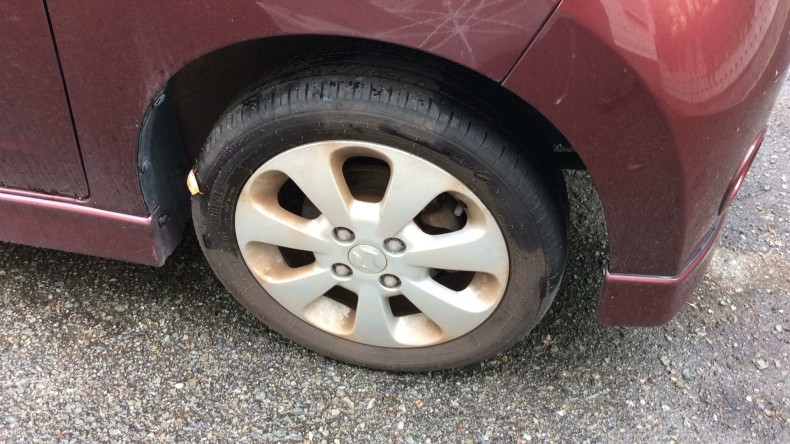 タイヤホイール前