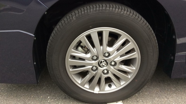 タイヤホイール前