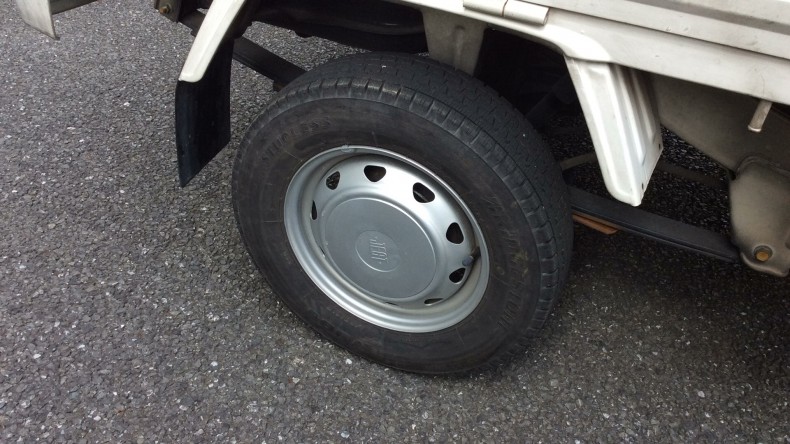 タイヤホイール前