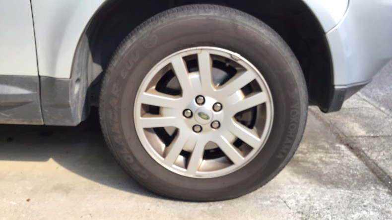 タイヤホイール前