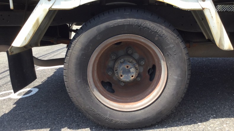 タイヤホイール前