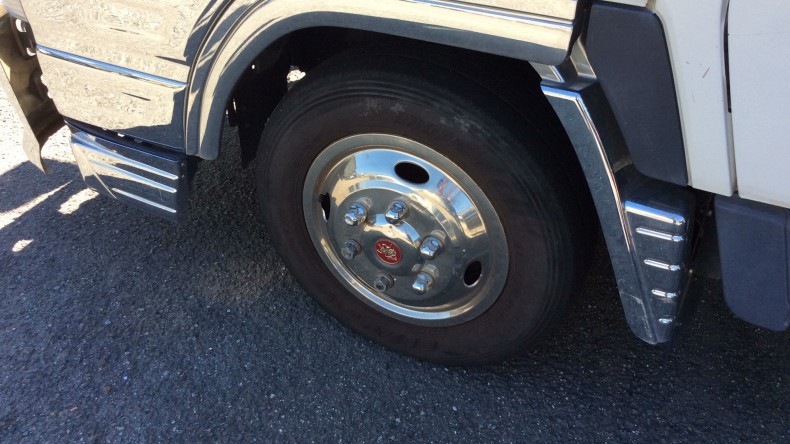 タイヤホイール前