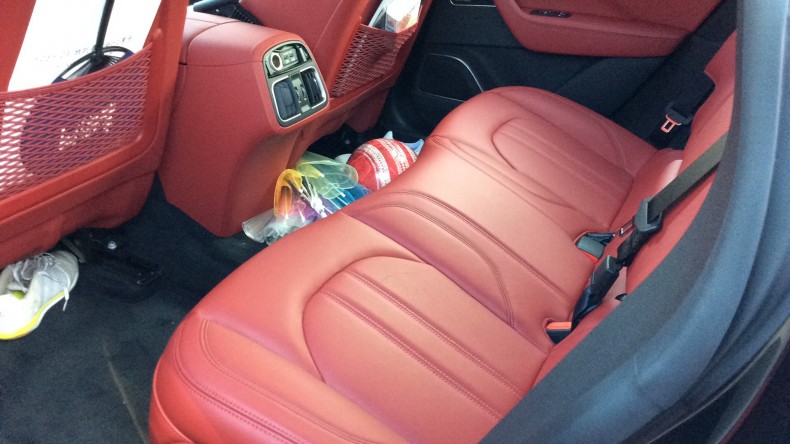 内装後方シート