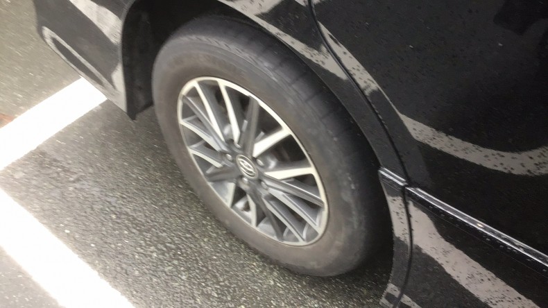 タイヤホイール前