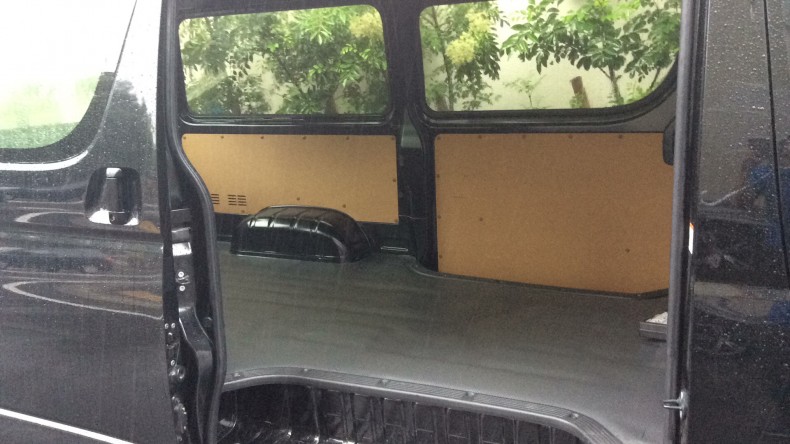 内装後方シート