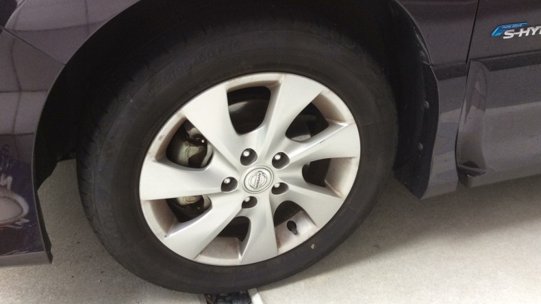 タイヤホイール前