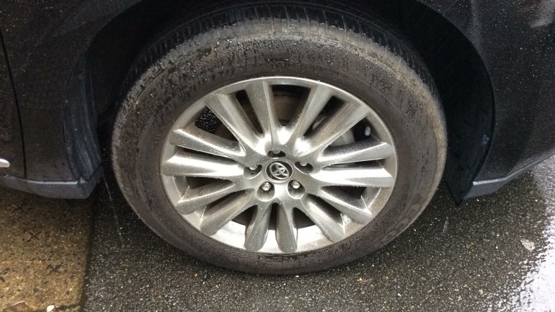 タイヤホイール前