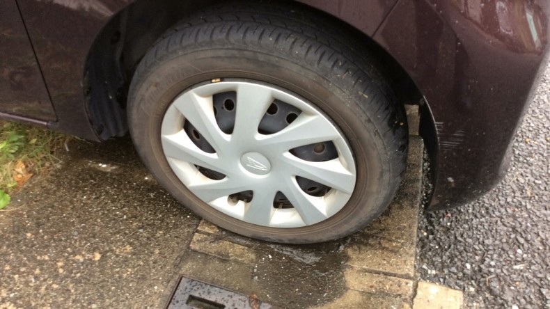 タイヤホイール前