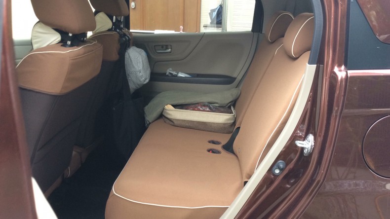 内装後方シート