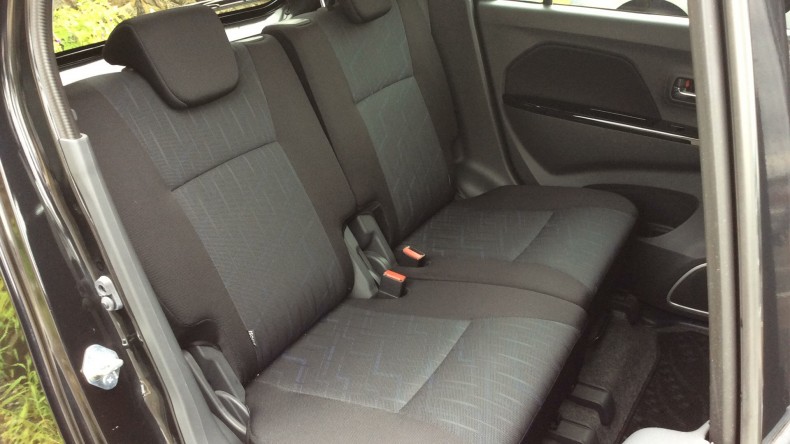 内装後方シート