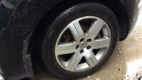 タイヤホイール前