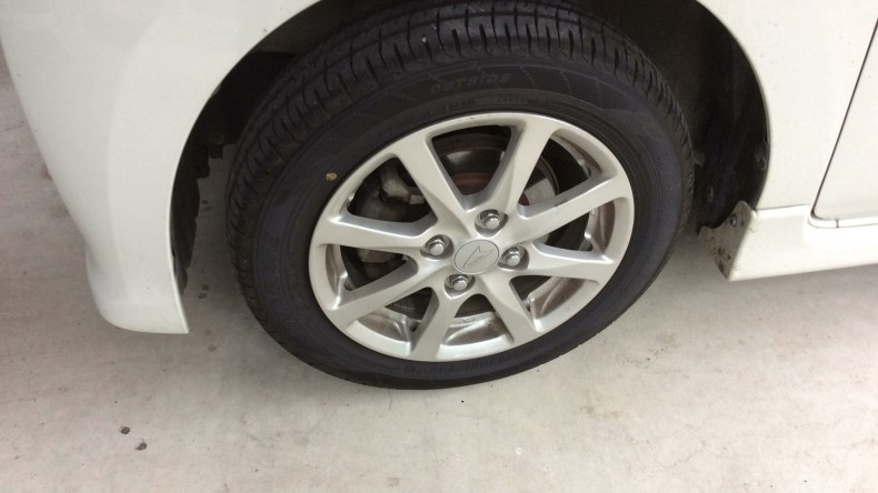 タイヤホイール前