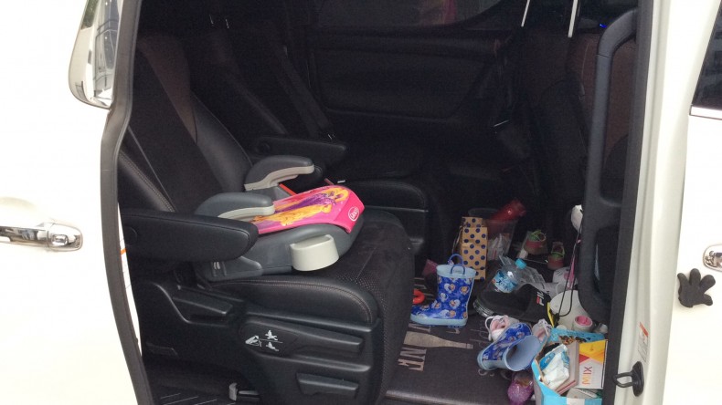 内装後方シート