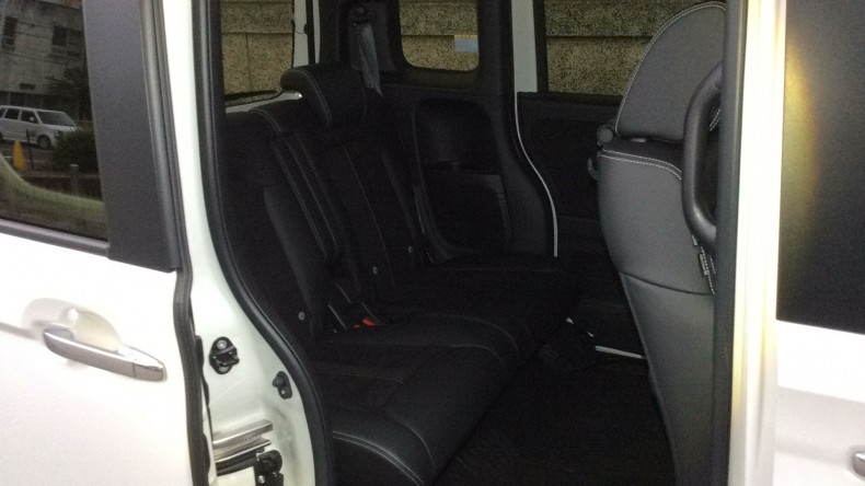 内装後方シート