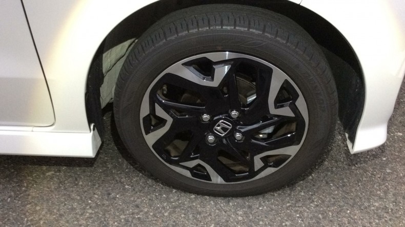 タイヤホイール前