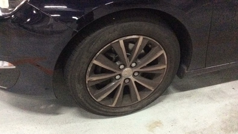 タイヤホイール前