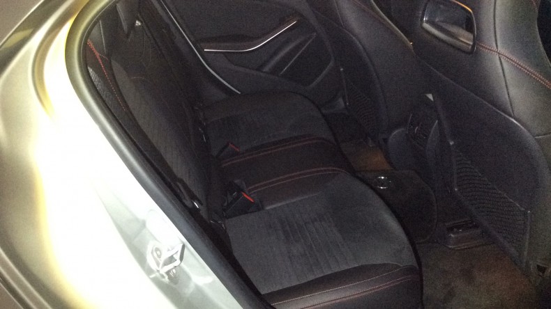 内装後方シート