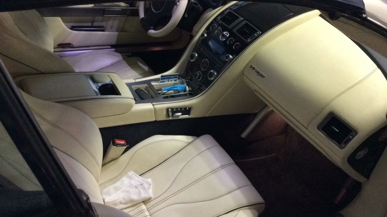 内装後方シート