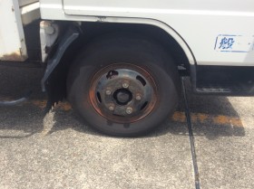 タイヤホイール前