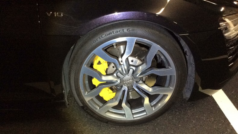 タイヤホイール前