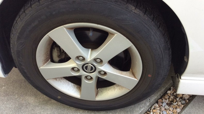 タイヤホイール前