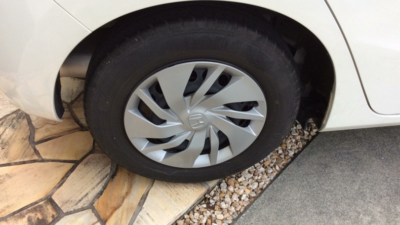 タイヤホイール前