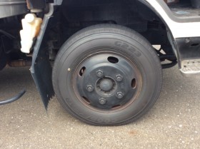 タイヤホイール前