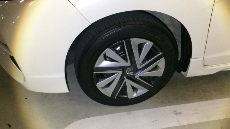 タイヤホイール前