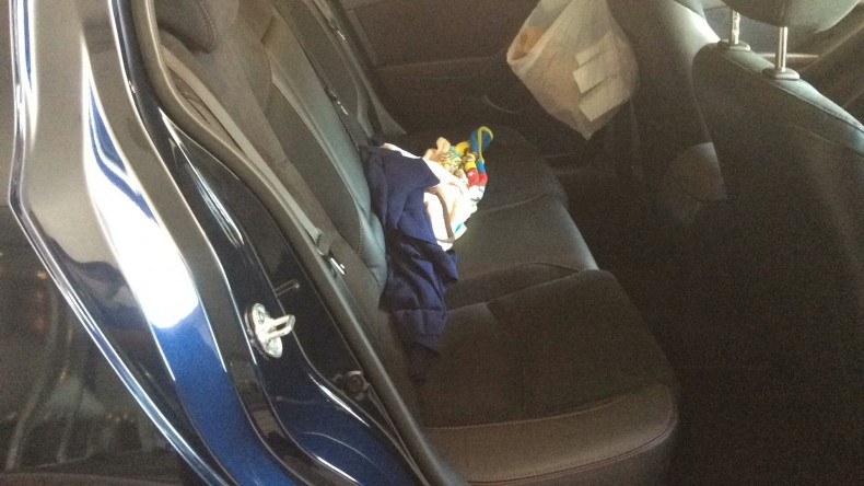 内装後方シート