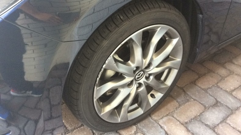 タイヤホイール前