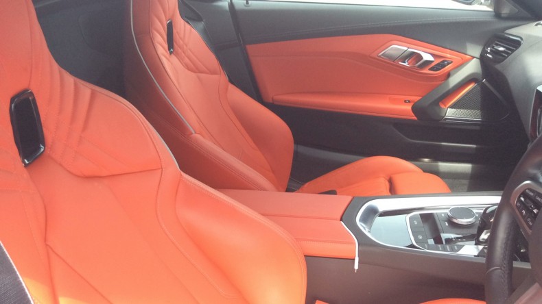 内装後方シート