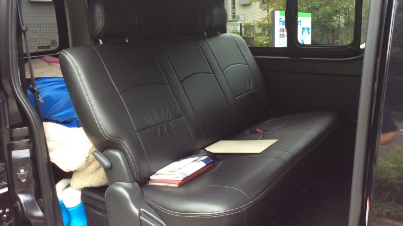 内装後方シート