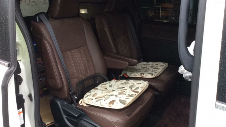 内装後方シート