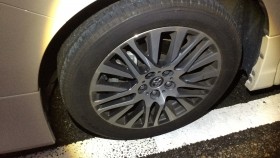 タイヤホイール前