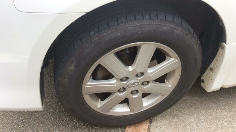 タイヤホイール前