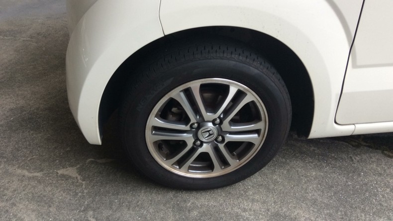 タイヤホイール前