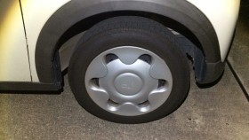 タイヤホイール前