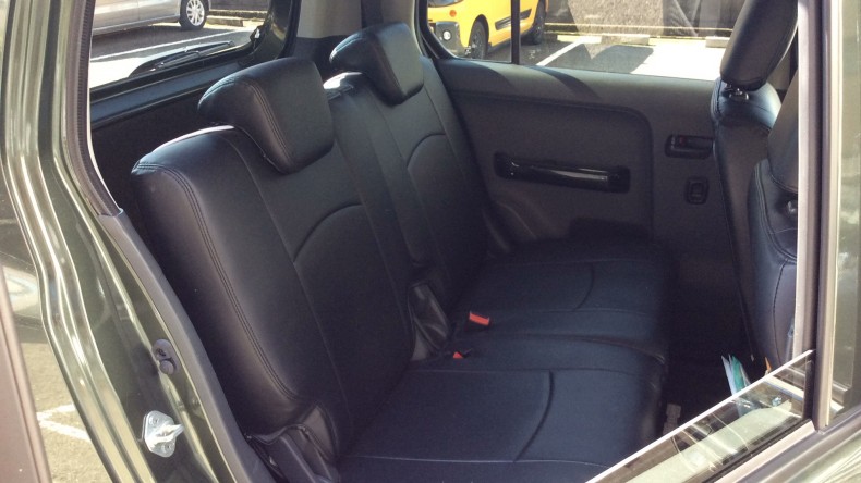 内装後方シート