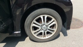 タイヤホイール前