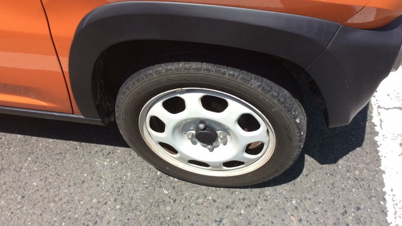 タイヤホイール前