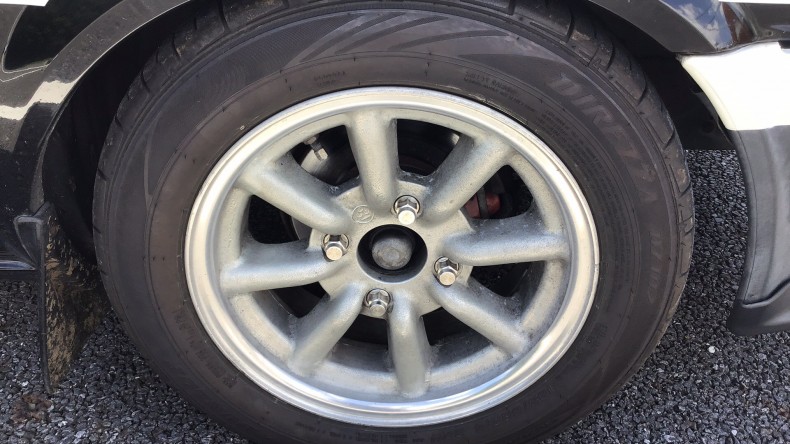 タイヤホイール前