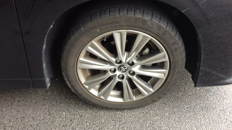 タイヤホイール前