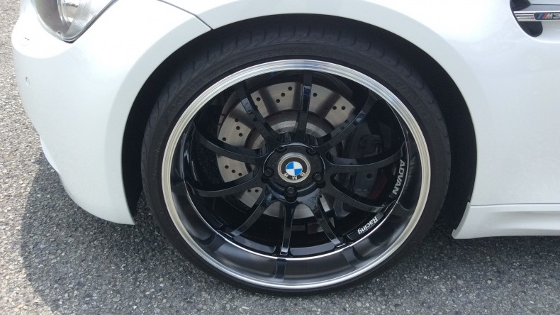 タイヤホイール前