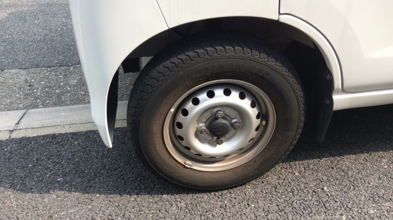 タイヤホイール前