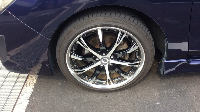 タイヤホイール前