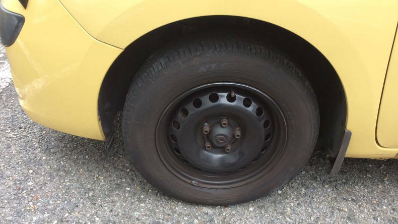 タイヤホイール前