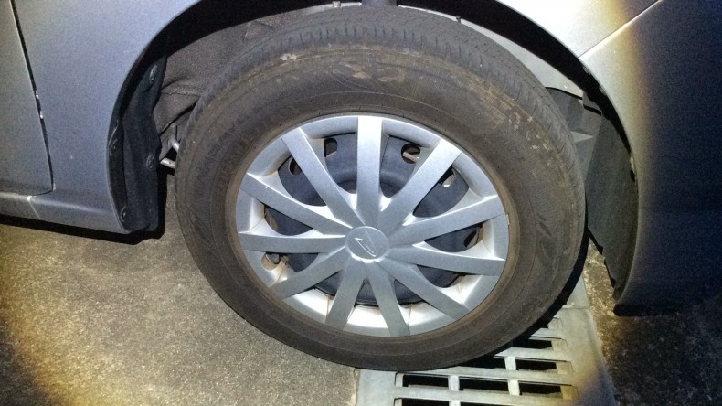 タイヤホイール前